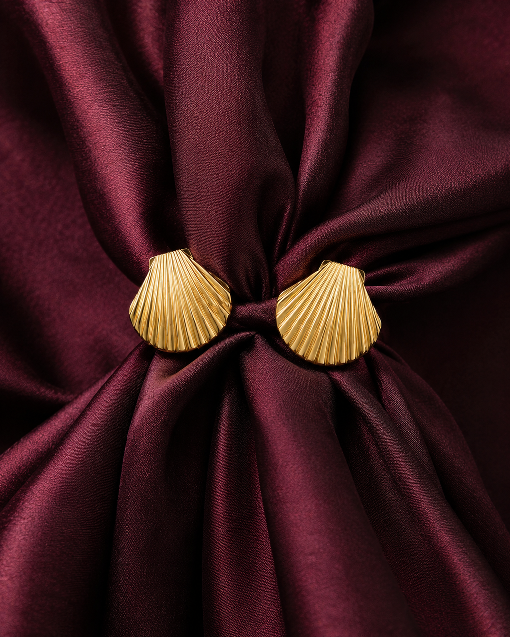Herlux Shell Radiance Studs